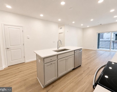 421 Washington Street - Photo Thumbnail 10