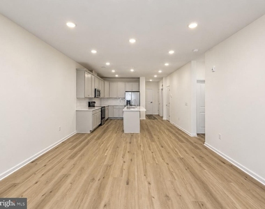 421 Washington Street - Photo Thumbnail 6