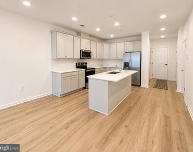 421 Washington Street - Photo Thumbnail 7