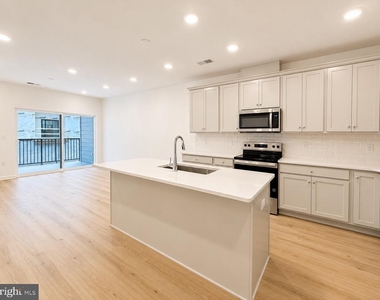 421 Washington Street - Photo Thumbnail 8