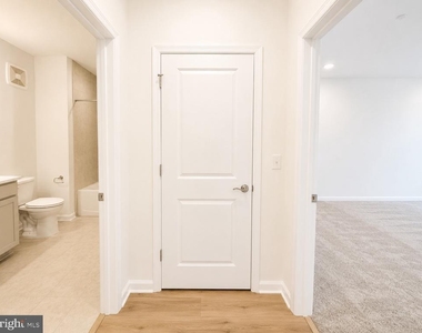 421 Washington Street - Photo Thumbnail 12