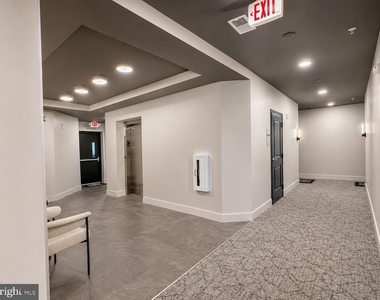 421 Washington Street - Photo Thumbnail 2