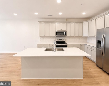 421 Washington Street - Photo Thumbnail 9