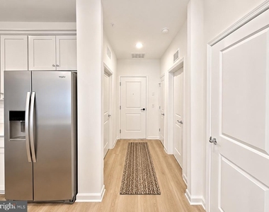 421 Washington Street - Photo Thumbnail 5