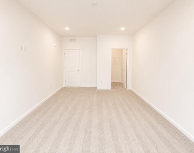 421 Washington Street - Photo Thumbnail 14
