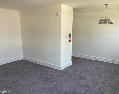 260 N Wycombe Ave - Photo Thumbnail 2