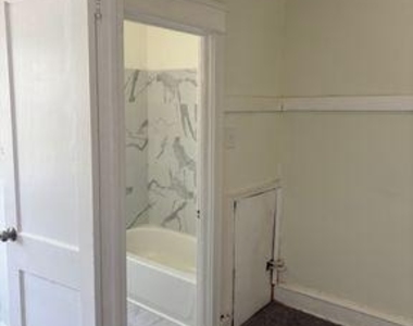 260 N Wycombe Ave - Photo Thumbnail 6