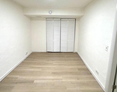 260 N Wycombe Ave - Photo Thumbnail 4