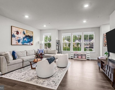 117 W Kenneth Lane - Photo Thumbnail 10