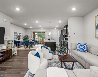 117 W Kenneth Lane - Photo Thumbnail 12