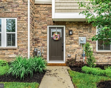 117 W Kenneth Lane - Photo Thumbnail 2