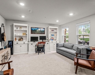 117 W Kenneth Lane - Photo Thumbnail 4