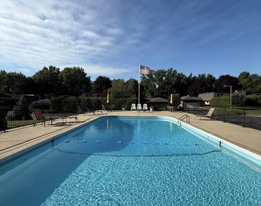 2727 S Lakeshore Drive - Photo Thumbnail 12