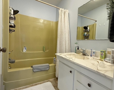 2727 S Lakeshore Drive - Photo Thumbnail 7