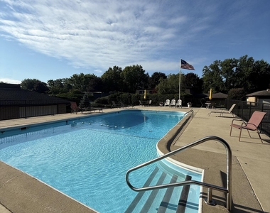 2727 S Lakeshore Drive - Photo Thumbnail 13