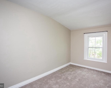 34 S Clinton Street - Photo Thumbnail 7