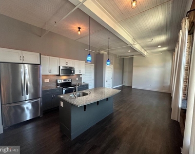 820 W Market Street - Photo Thumbnail 5