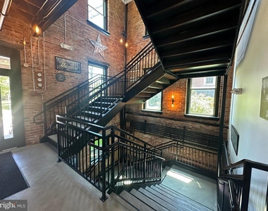 820 W Market Street - Photo Thumbnail 21