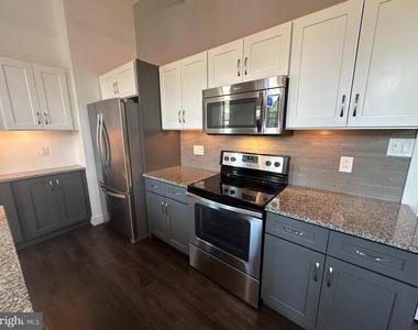 820 W Market Street - Photo Thumbnail 2