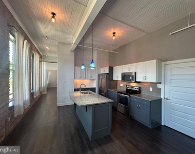 820 W Market Street - Photo Thumbnail 4