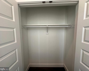 820 W Market Street - Photo Thumbnail 10