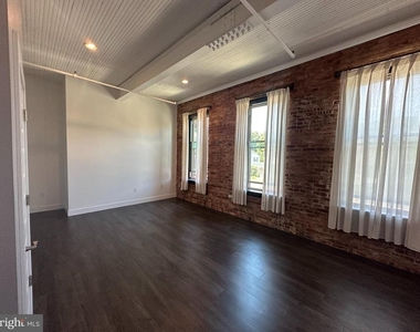 820 W Market Street - Photo Thumbnail 9