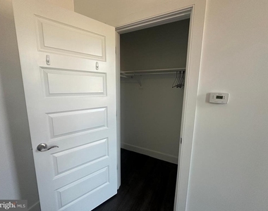 820 W Market Street - Photo Thumbnail 20