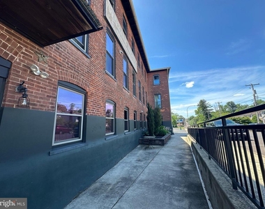 820 W Market Street - Photo Thumbnail 28