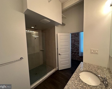 820 W Market Street - Photo Thumbnail 15
