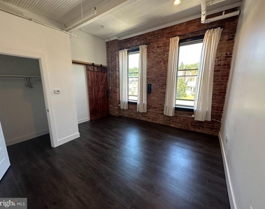 820 W Market Street - Photo Thumbnail 17