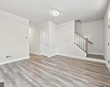 115 King Street - Photo Thumbnail 3