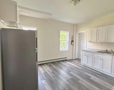 702 Mlk Jr Boulevard - Photo Thumbnail 4