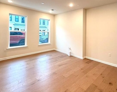 1209 Parker Boulevard - Photo Thumbnail 3