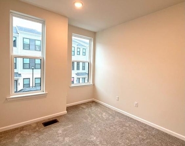 1209 Parker Boulevard - Photo Thumbnail 9