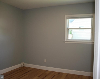 124 Stratford Avenue - Photo Thumbnail 10