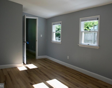 124 Stratford Avenue - Photo Thumbnail 17