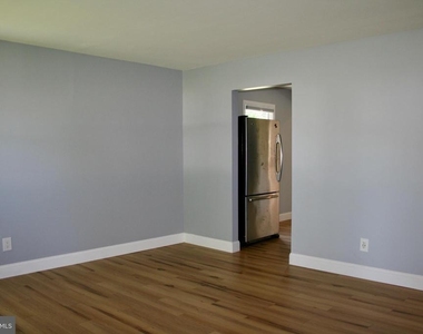 124 Stratford Avenue - Photo Thumbnail 7