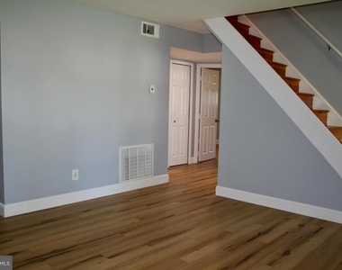 124 Stratford Avenue - Photo Thumbnail 8