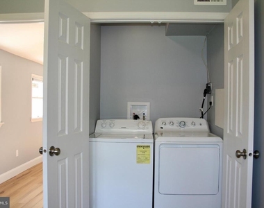 124 Stratford Avenue - Photo Thumbnail 6