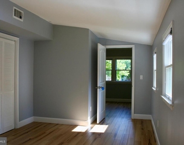 124 Stratford Avenue - Photo Thumbnail 16
