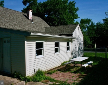 124 Stratford Avenue - Photo Thumbnail 1