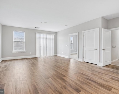 500 Garden Park Boulevard - Photo Thumbnail 4
