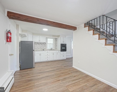 136 N Read Avenue - Photo Thumbnail 9