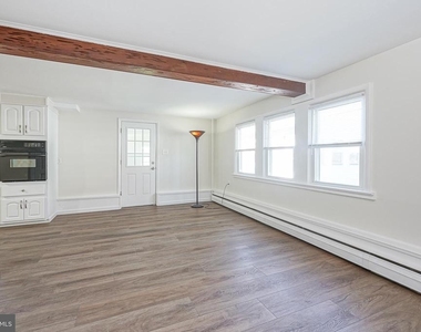 136 N Read Avenue - Photo Thumbnail 4