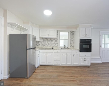 136 N Read Avenue - Photo Thumbnail 7