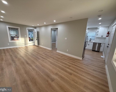26 Oakland Street - Photo Thumbnail 4