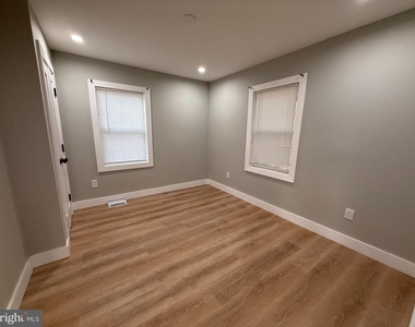 26 Oakland Street - Photo Thumbnail 12