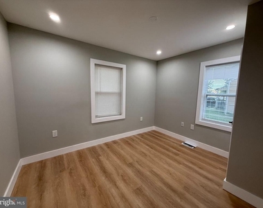 26 Oakland Street - Photo Thumbnail 13