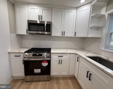 26 Oakland Street - Photo Thumbnail 8