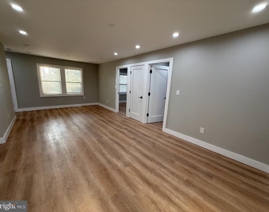 26 Oakland Street - Photo Thumbnail 3